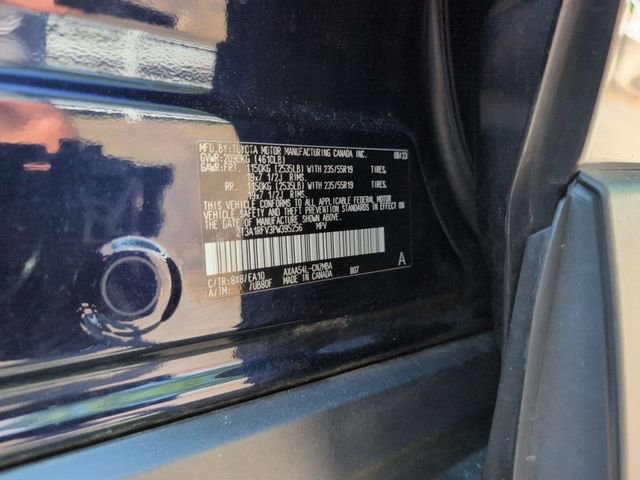 Used 2023  Toyota XLE Premium image 30