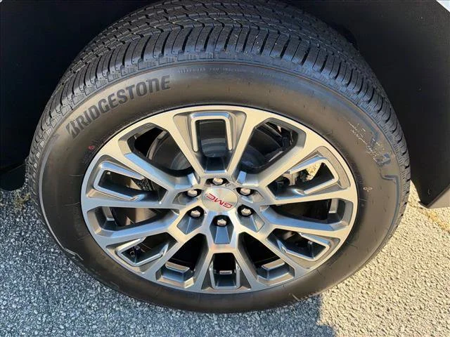 2026 GMC Yukon XL Denali - Photo 18