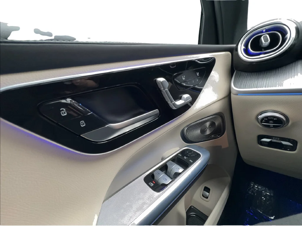 Used 2023 Silver Mercedes-Benz GLC 300 image 49