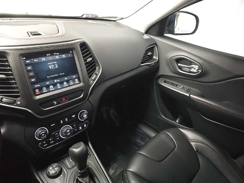 Used 2019 White Jeep Trailhawk image 28