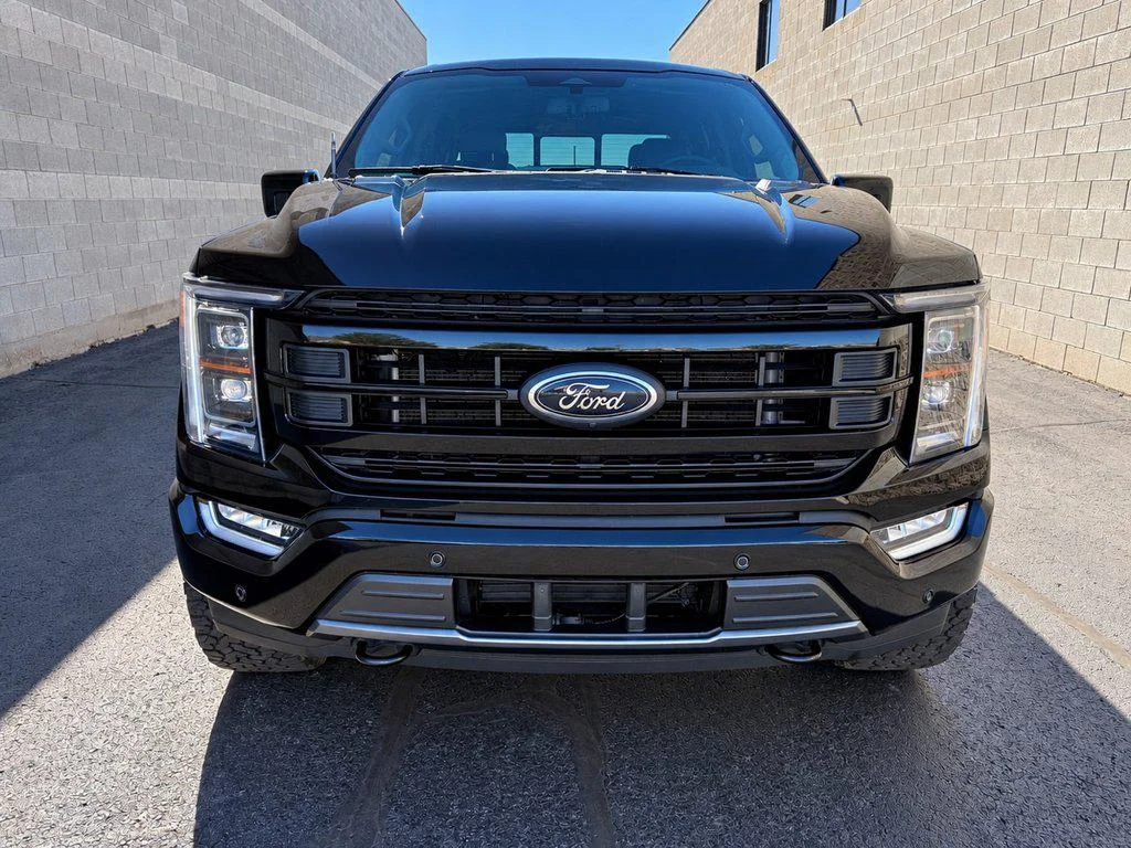 Used 2023 Agate Black Metallic Ford LARIAT 4WD SUPERCREW 5.5 BOX image 3