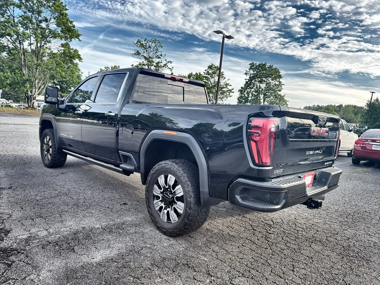 Used 2024 Onyx Black GMC Denali image 6