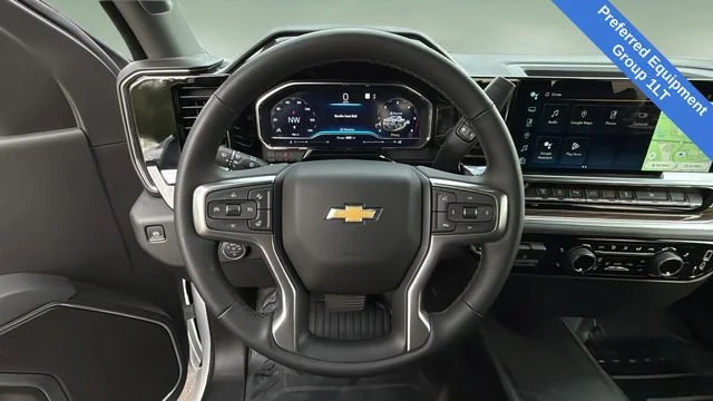 Used 2025 Summit White Chevrolet LT image 15