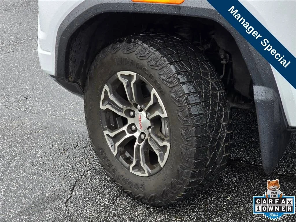 Used 2024 Summit White GMC AT4 image 27