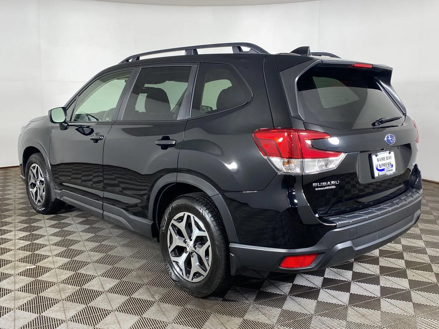 Used 2024 Crystal Black Silica Subaru Premium image 8