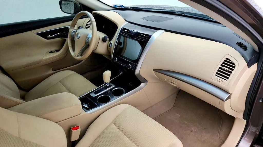 Used 2014 Java Metallic Nissan 4dr Sedan I4 2.5 SV image 23