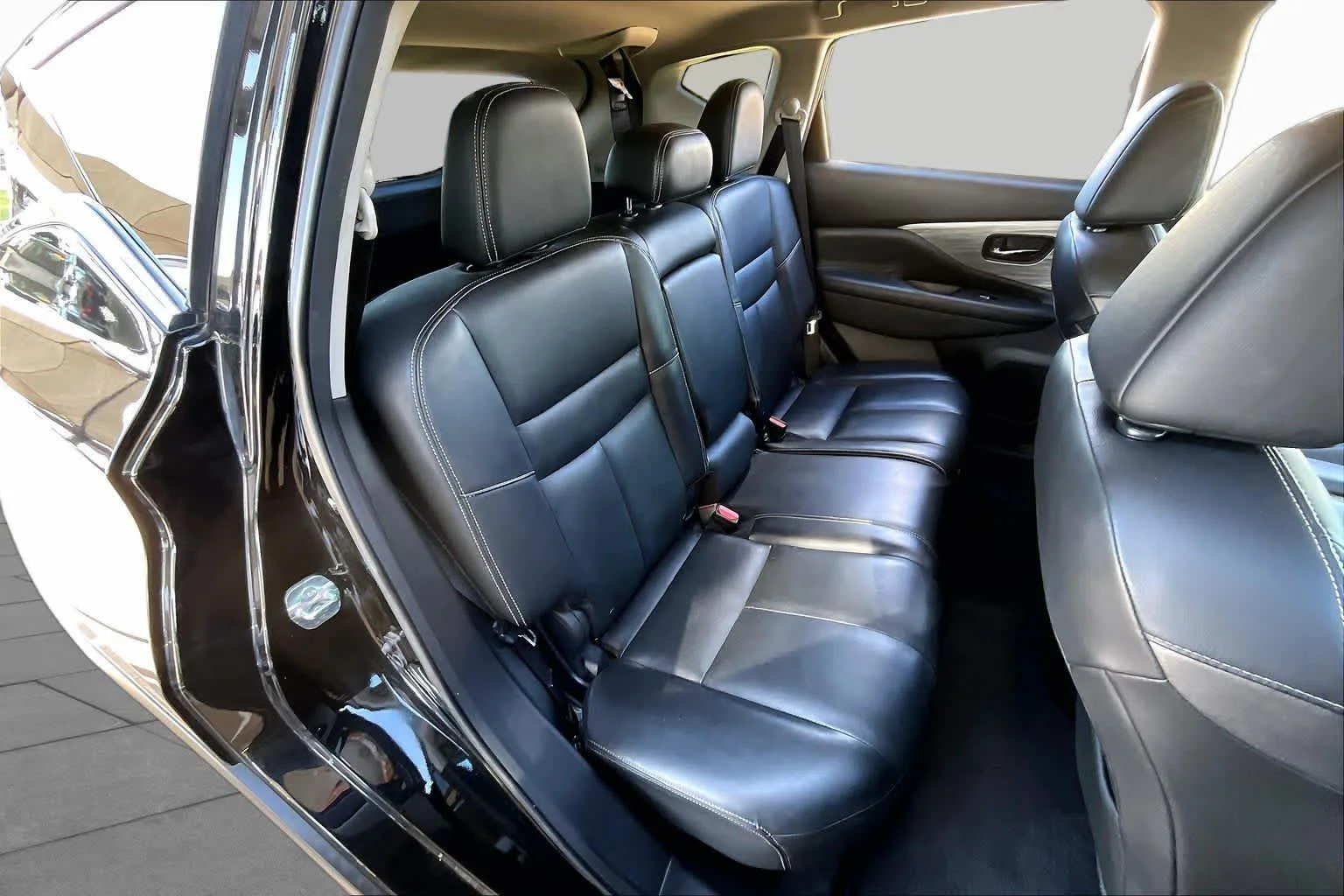 Used 2018 Magnetic Black Metallic Nissan Platinum image 19