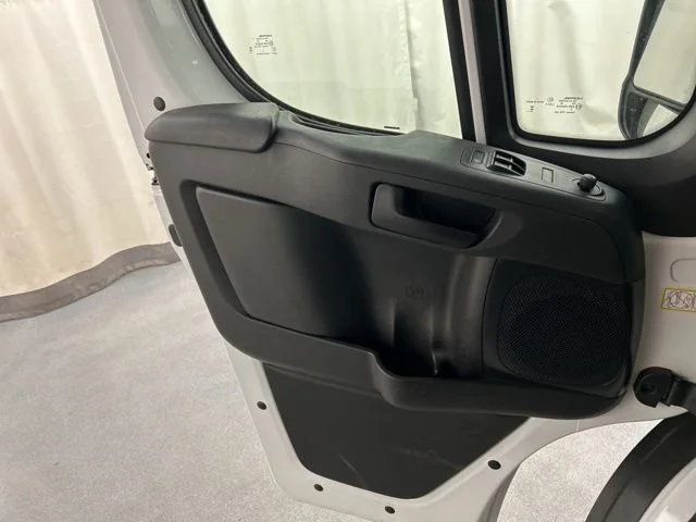 Used 2025 White Ram Base image 18