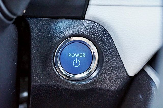 Used 2021 Silver Toyota XLE image 30