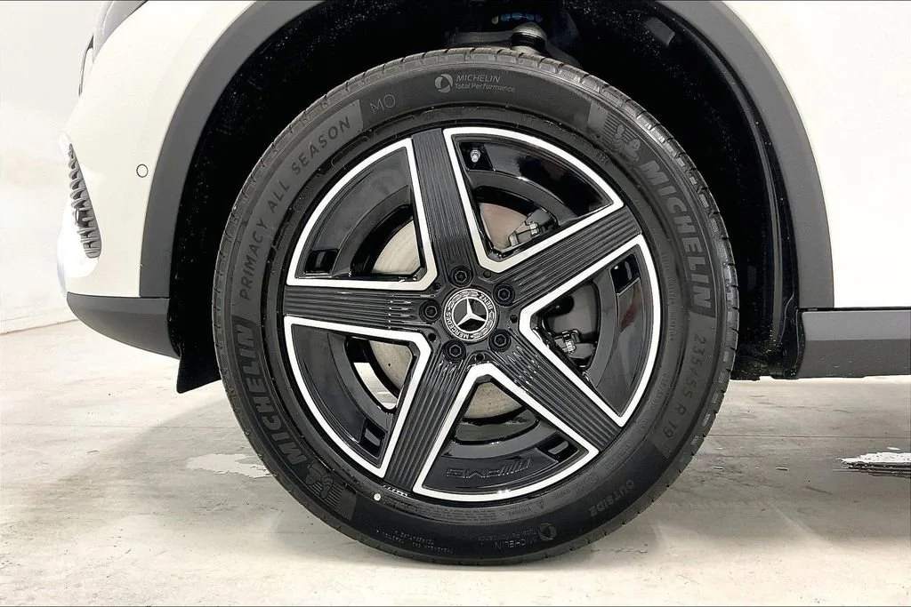 New 2026 Polar White Mercedes-Benz GLC 300 image 23