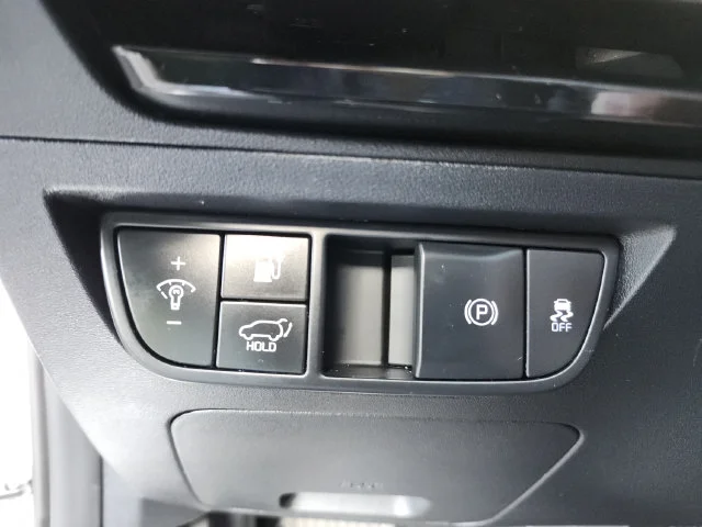 Used 2022 White Kia Wind image 32