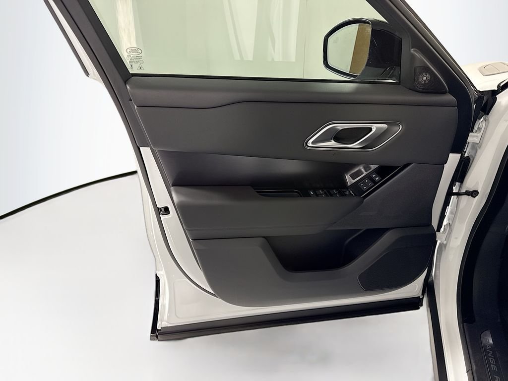 Used 2026 Fuji White Land Rover Dynamic SE image 26