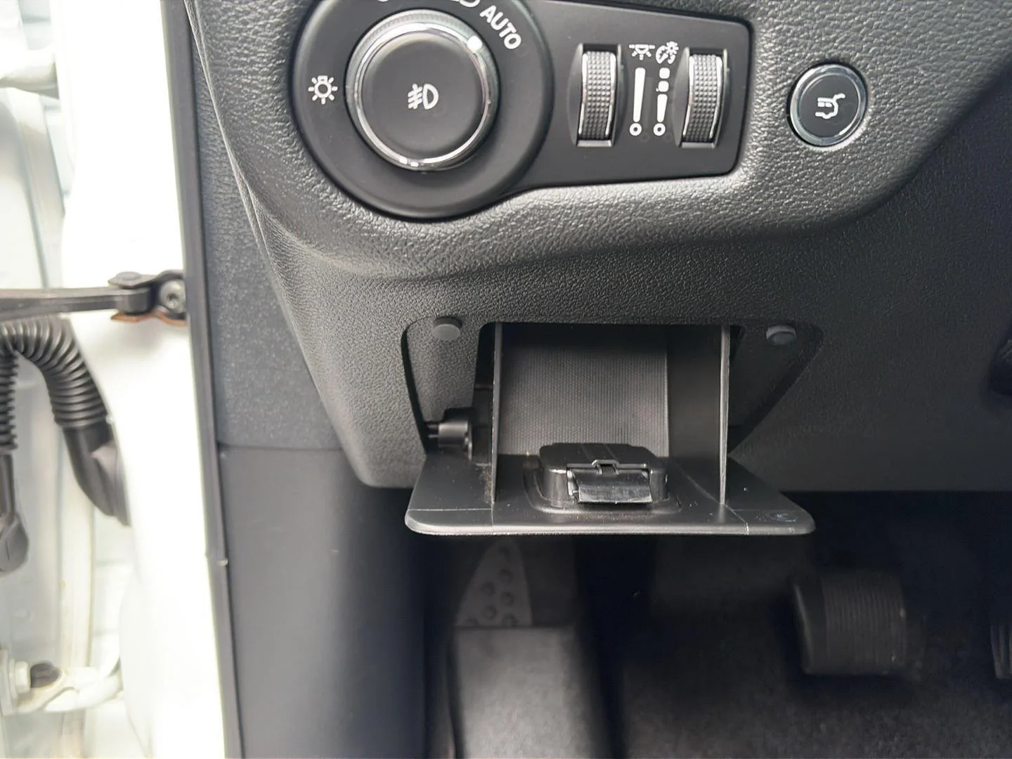 Certified Used 2020 Bright White Clearcoat Jeep High Altitude image 18