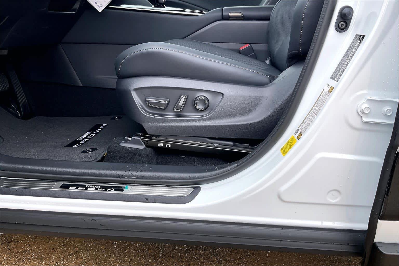 New 2026 Oxygen White Toyota XLE image 20
