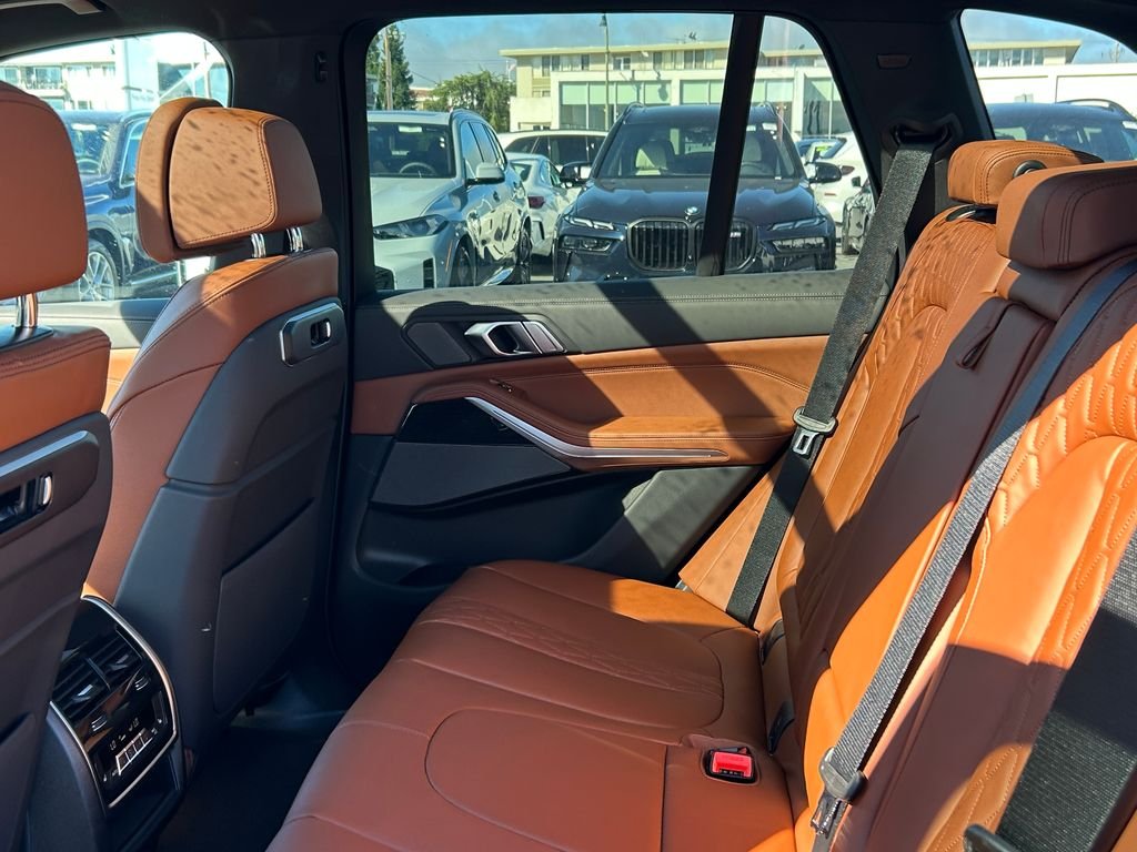 New 2026 Tanzanite Blue II Metallic BMW xDrive50e image 30