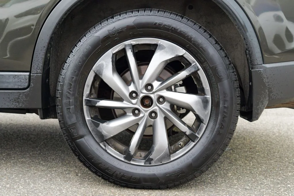 Used 2015 Midnight Jade Nissan SL image 14