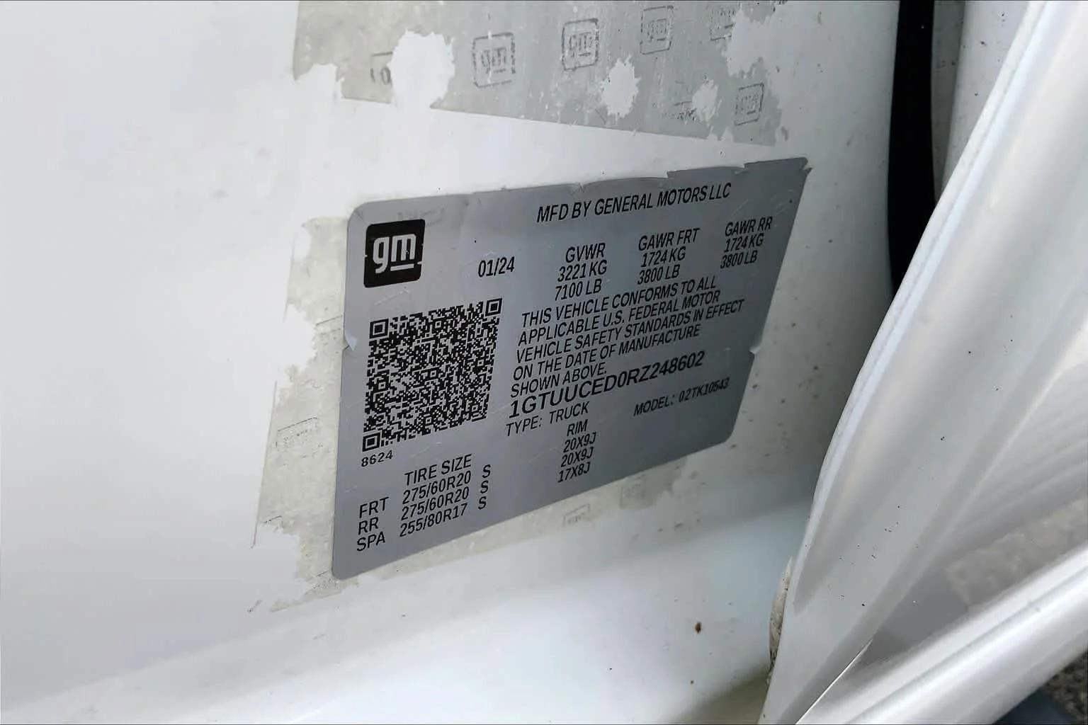 Used 2024 Summit White GMC Elevation image 37