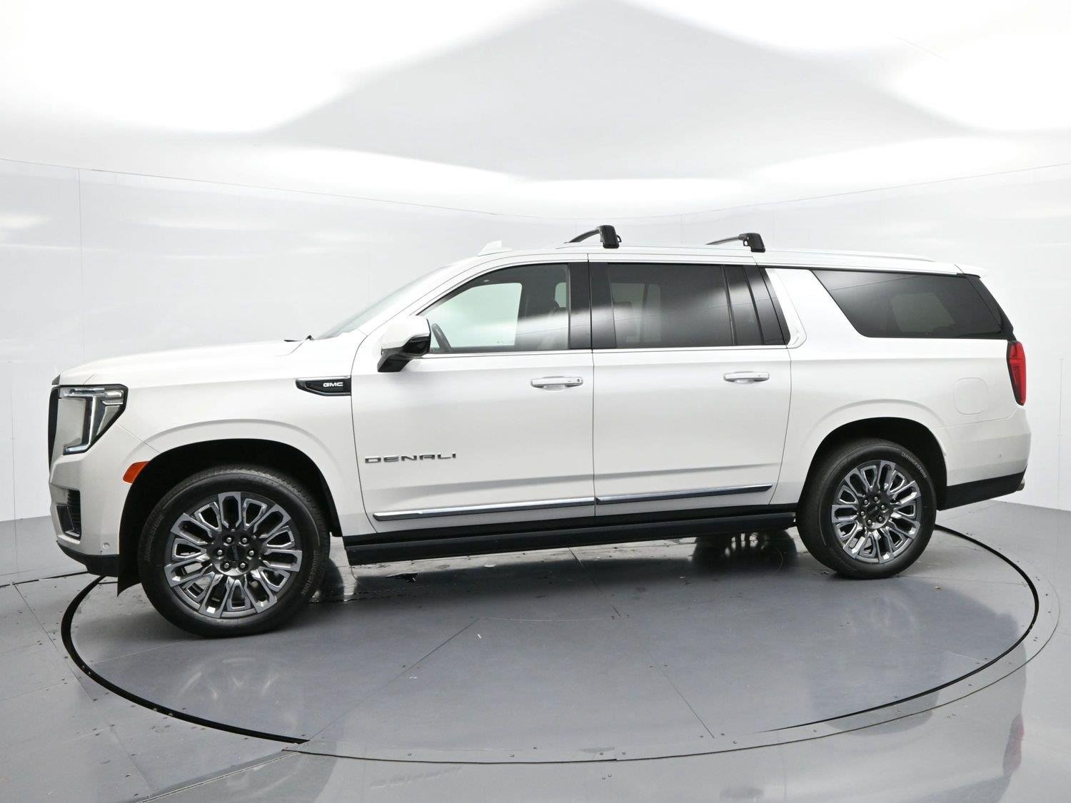 Used 2023 WHITE FROST TRICOAT GMC Denali Ultimate image 4
