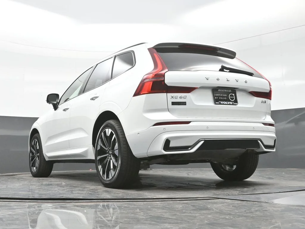 New 2026 Crystal White Volvo Plus image 19
