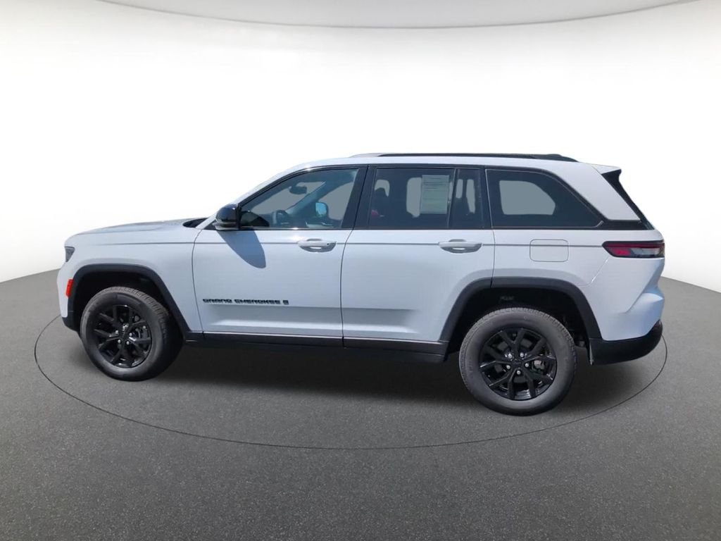 Certified Used 2025 White Jeep Altitude image 13