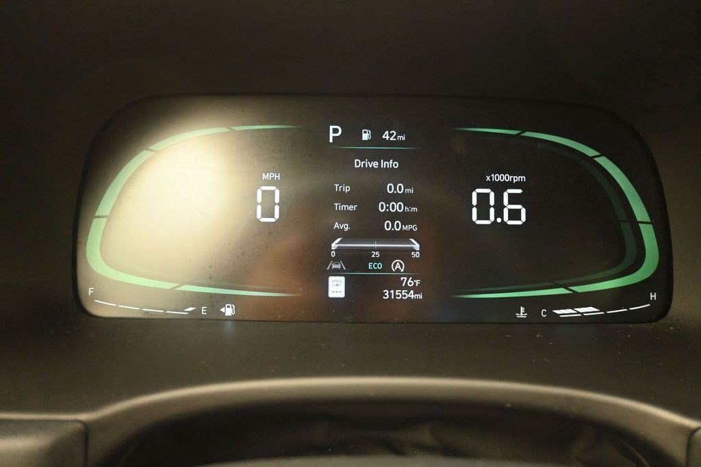Used 2024 Moonlight Cloud Hyundai SEL 7P image 21