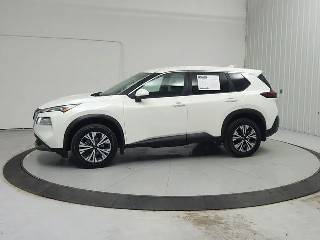 Used 2022 White Nissan SV image 5