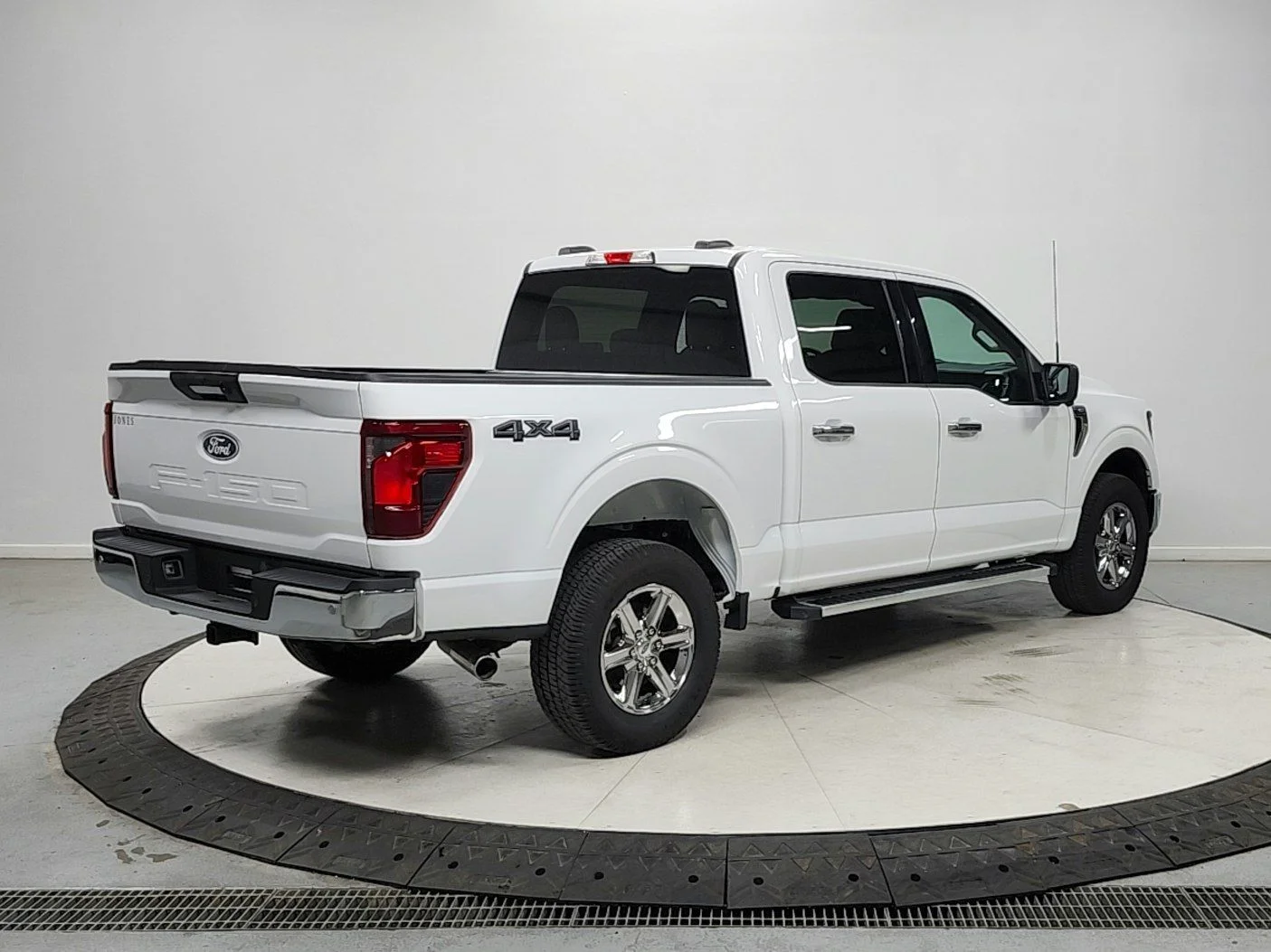 Used 2024 White Ford XLT image 7