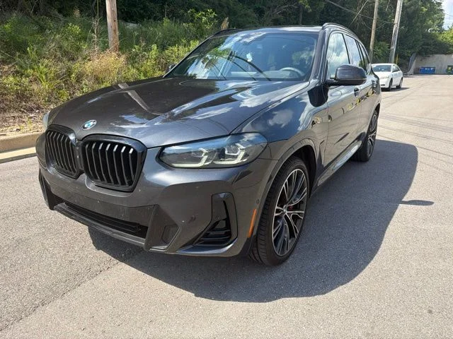 Used 2024 Gray BMW xDrive30i image 3