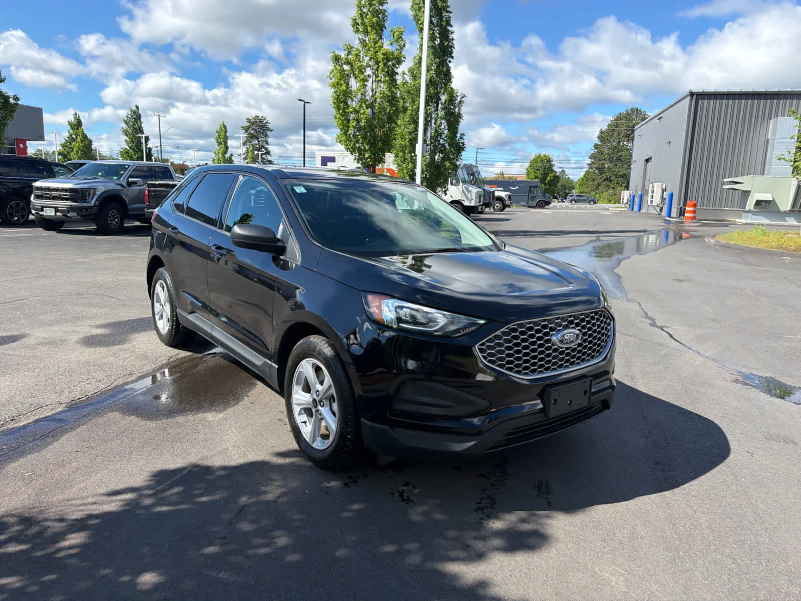 Used 2024 Agate Black Ford SE image 3