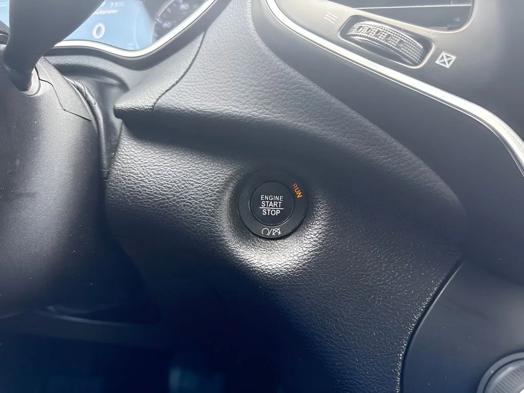 Used 2021 Black Jeep Latitude Plus image 17