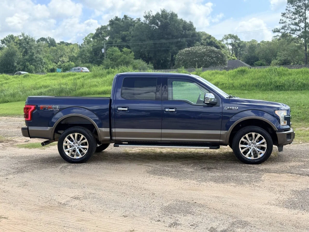 Used 2015 Blue Ford Lariat 4x4 4dr SuperCrew 5.5 ft. SB image 6
