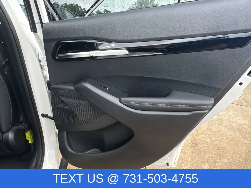 Used 2025 White Kia S image 20