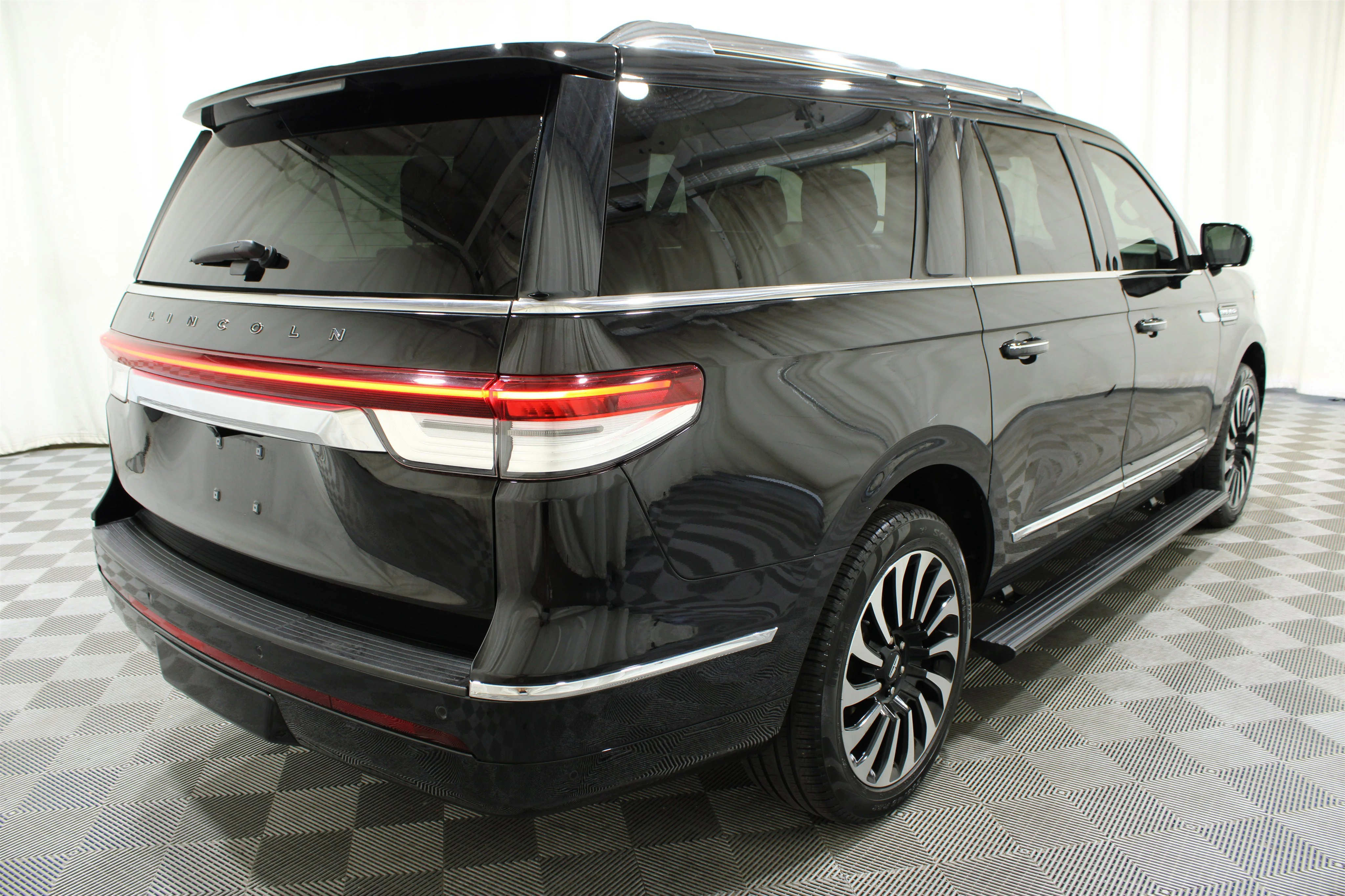 Used 2023 Infinite Black Metallic Clearcoat Lincoln Black Label image 55