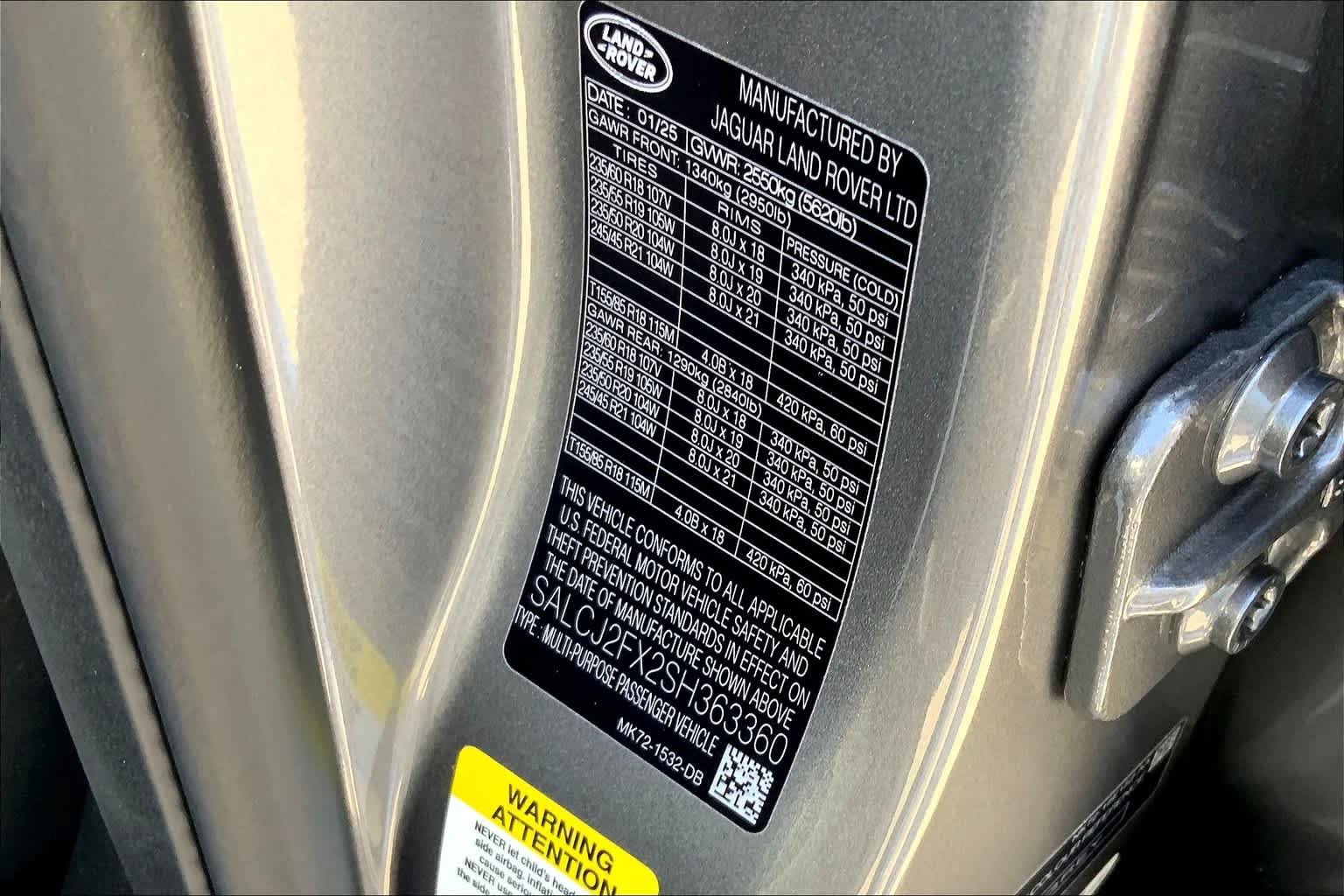 Used 2025 Eiger Grey Metallic Land Rover S image 19