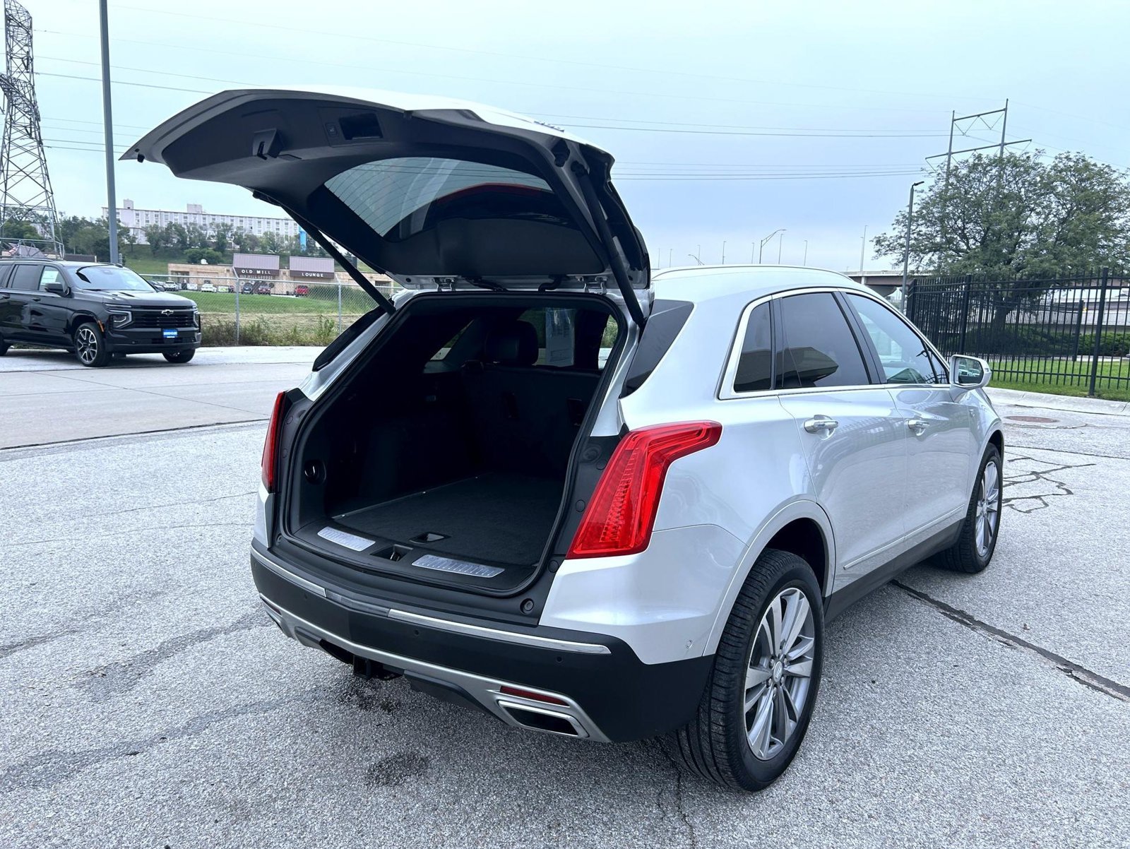 Used 2020 Silver Cadillac Premium Luxury image 22