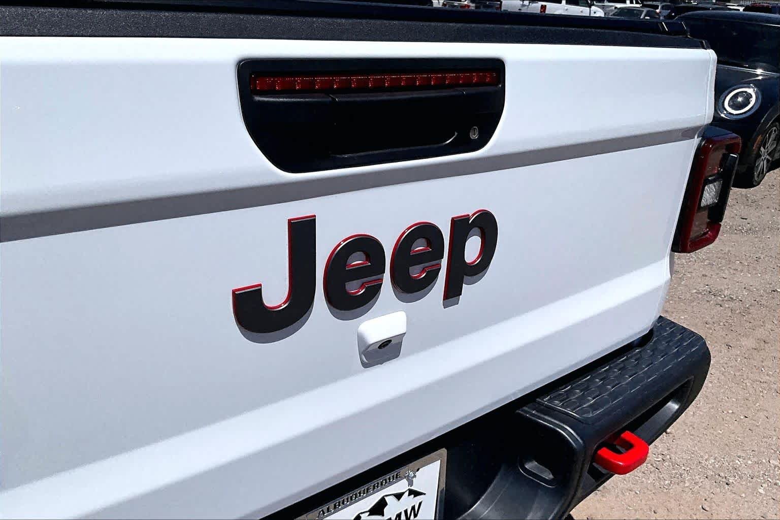 Used 2025 Bright White Clearcoat Jeep Rubicon image 28