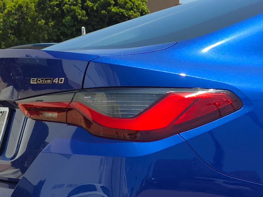 New 2026 Portimao Blue Metallic BMW eDrive40 image 4