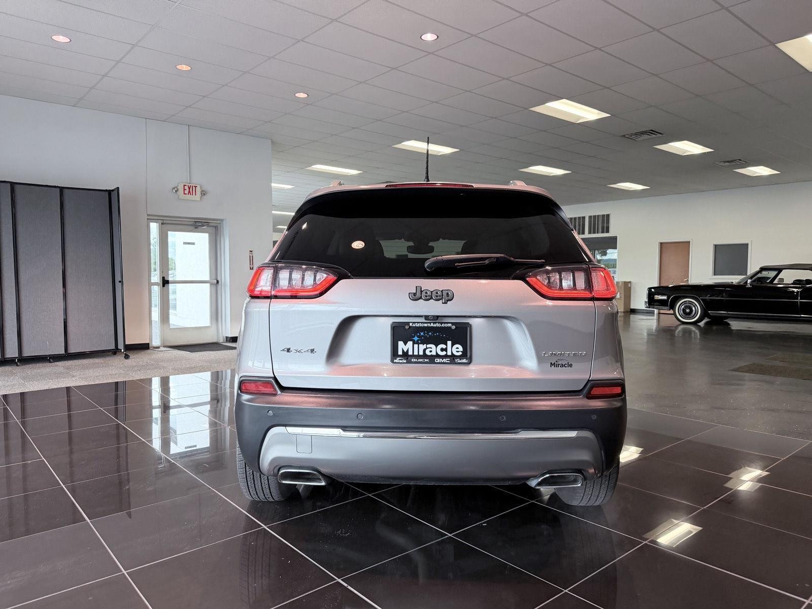 Used 2019 Billet Silver Metallic Clearcoat Jeep Limited image 17