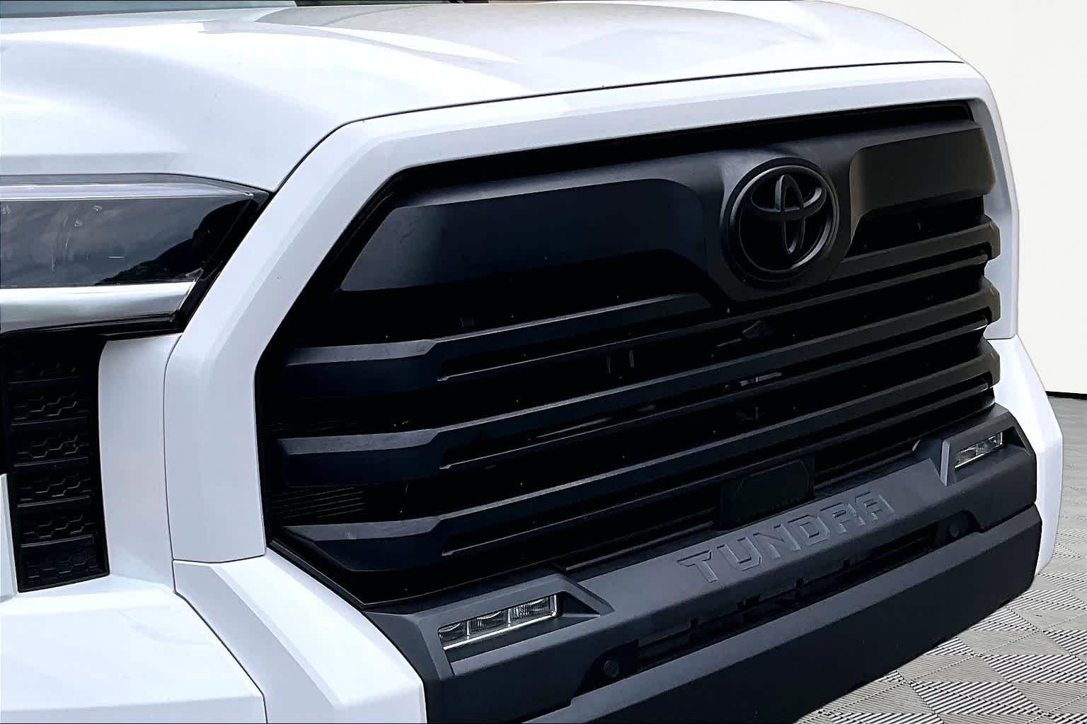 Used 2024 Ice Cap Toyota SR5 image 29