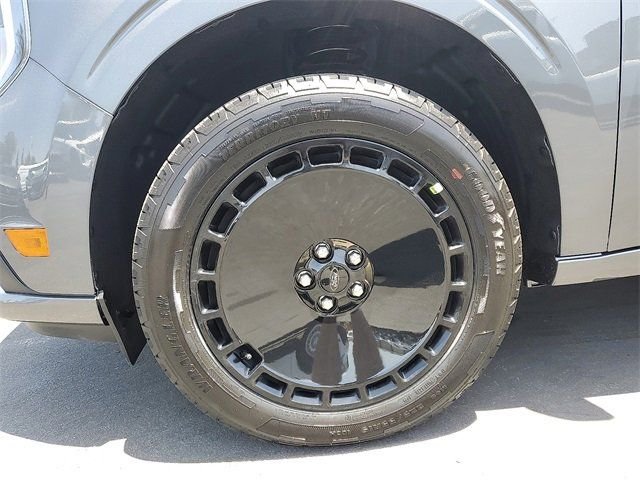 New 2025 Carbonized Gray Metallic Ford Lobo™ image 18