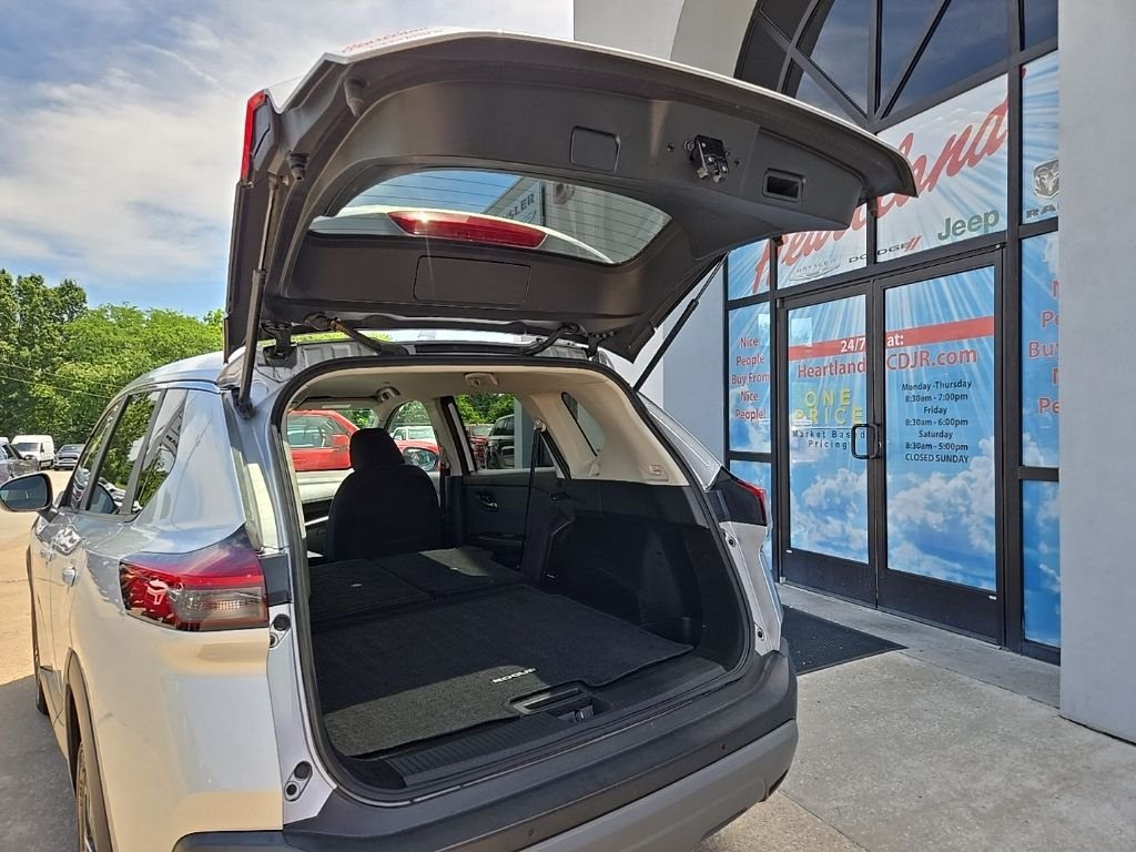 Used 2023 Silver Nissan SV image 85