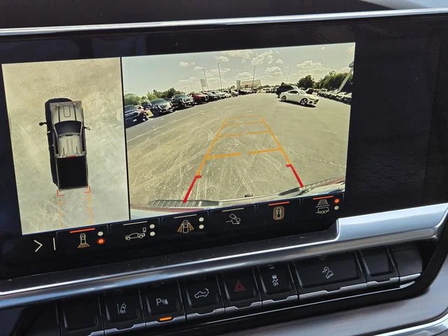 Used 2024 White GMC SLT image 18