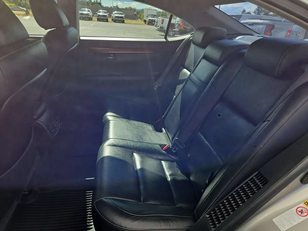 Used 2015  Lexus Hybrid image 23