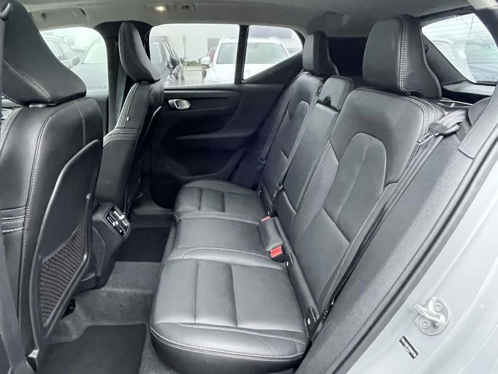 Certified Used 2025 Vapour Grey Volvo Plus image 3