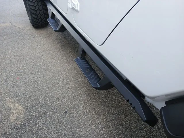 New 2026 Bright White Clear-Coat Exterior Paint Jeep Sport image 9