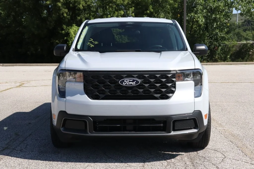 New 2026 Space White Metallic Ford XLT image 3
