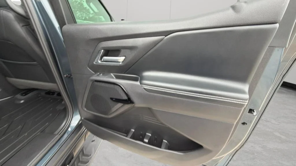 Used 2026 Blue Smoke Metallic Chevrolet LT - Standard Range image 34