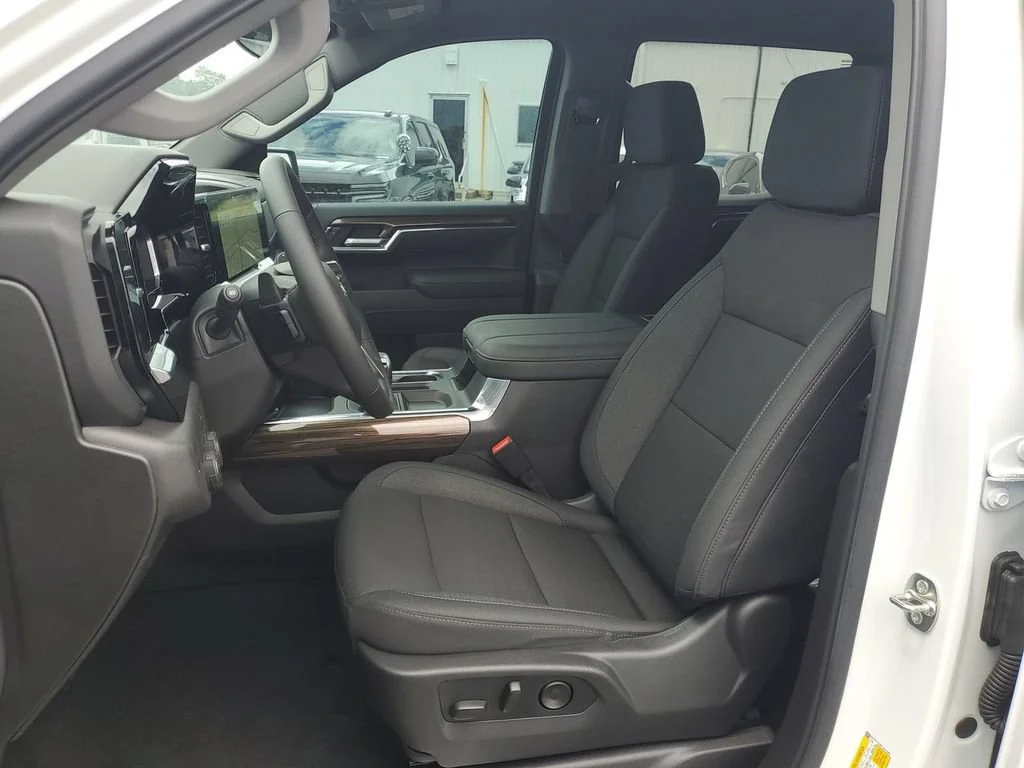 New 2026 Summit White Chevrolet LT image 25