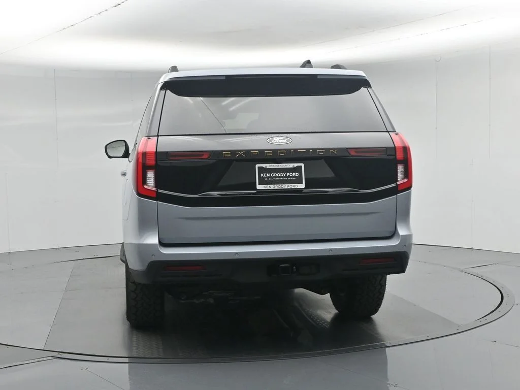 New 2026 Glacier Gray Metallic Tri-Coat Ford Tremor image 32