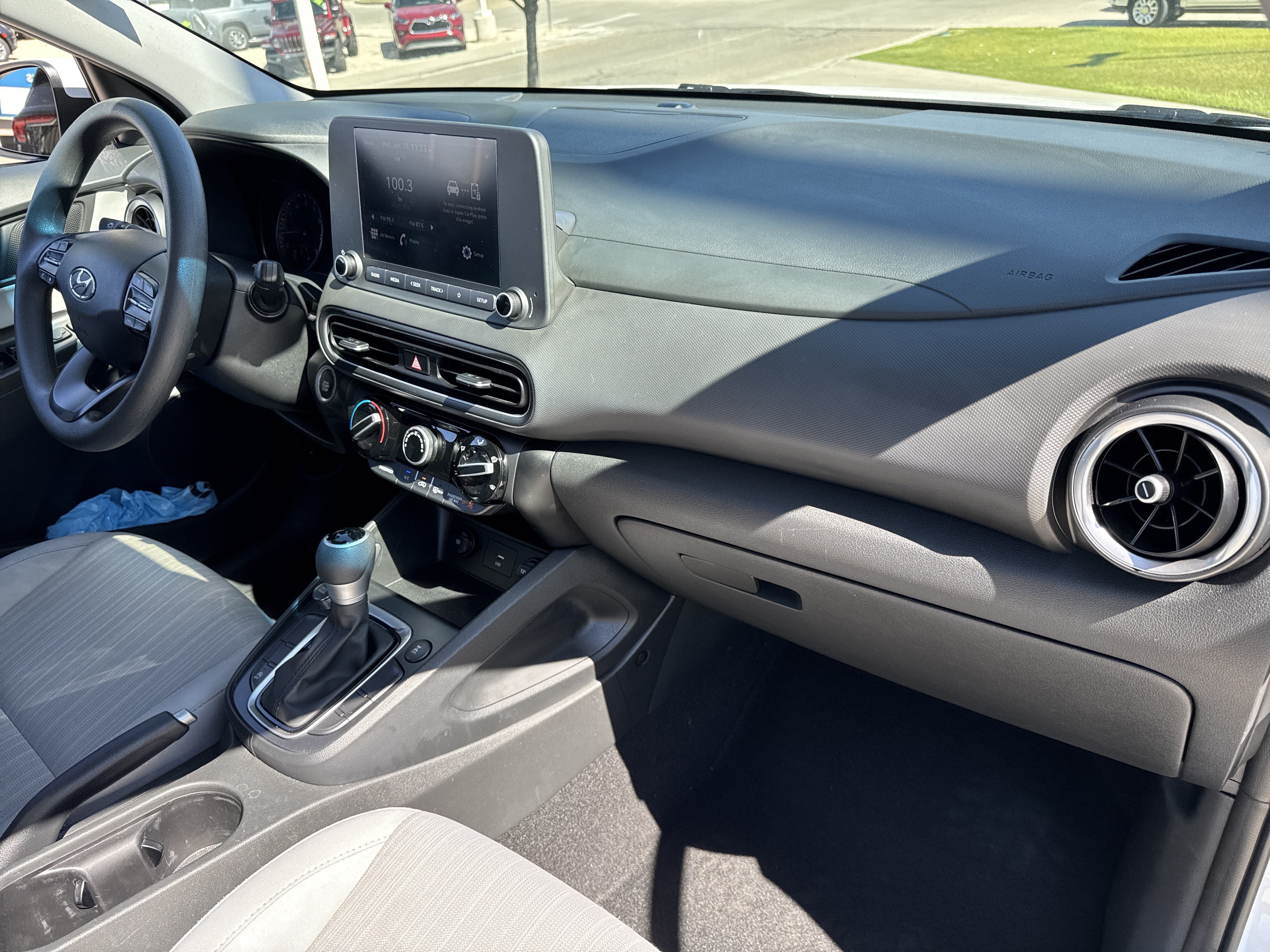 Used 2023 White Hyundai SEL image 21